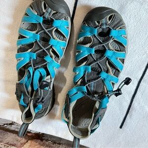 Women’s Keens like new aqua 💦 Womens size 9